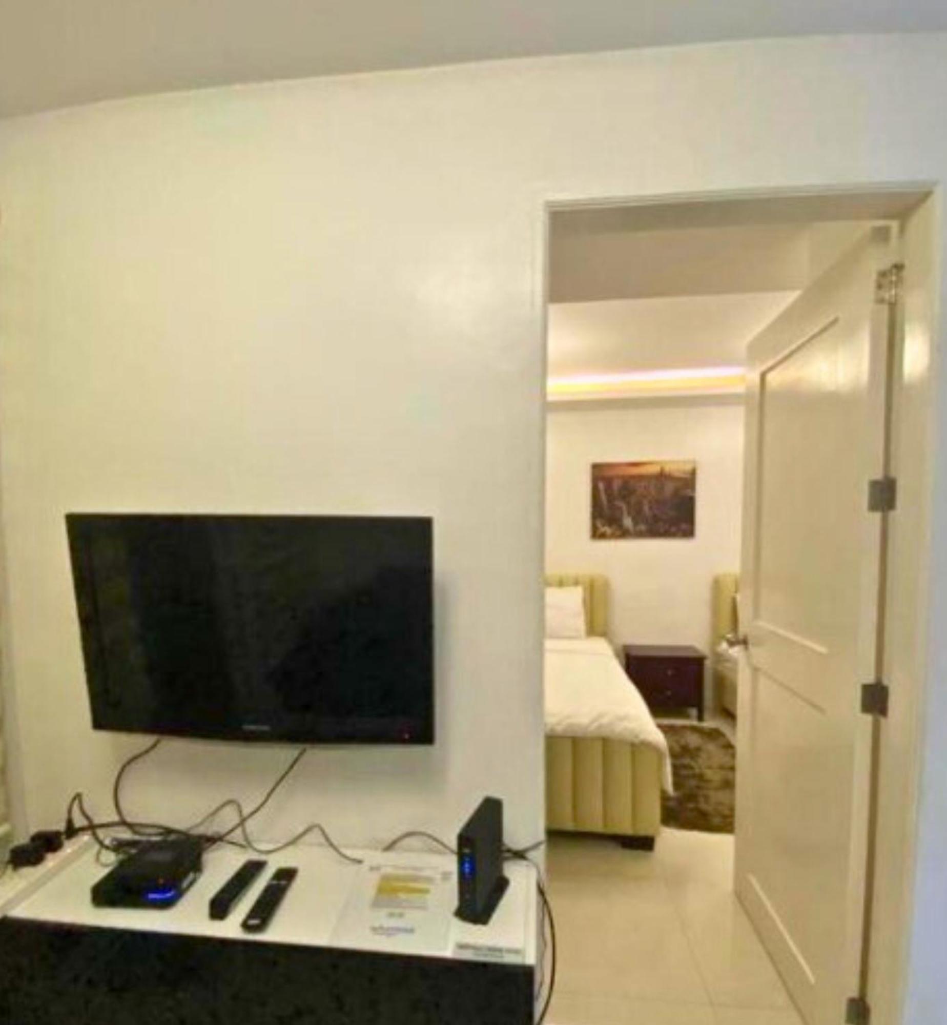 Near Us Embassy X Free Unlimited Pool, Massage & Sauna Access X Promo This Month! Explore Deluxe Studio W Balcony In Manila Perfectly Situated Near Naia Airport, Heart Of Manila Updated 2025 Price For Your Unforgettable Ultimate Staycation Experience Exterior foto